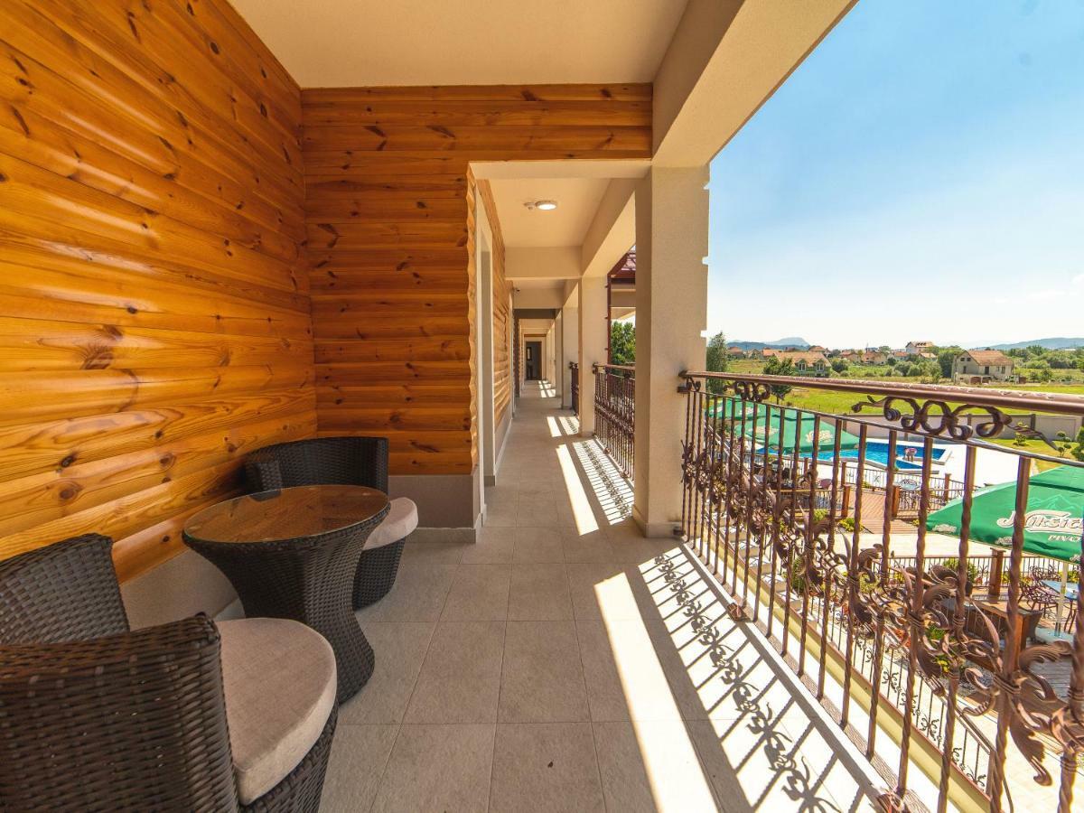 Hotel Royal Garden Nikšić Exteriör bild