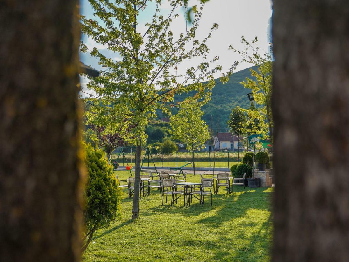 Hotel Royal Garden Nikšić Exteriör bild