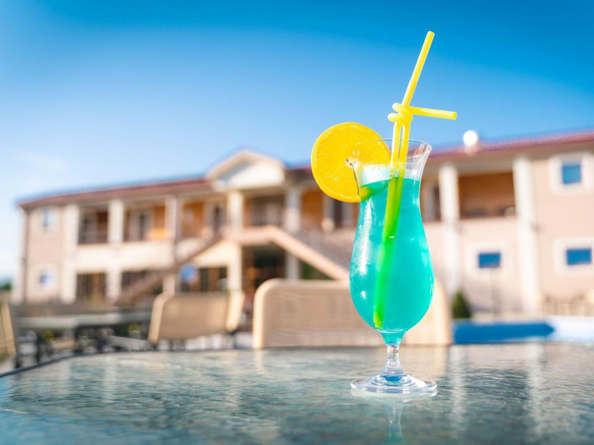 Hotel Royal Garden Nikšić Exteriör bild