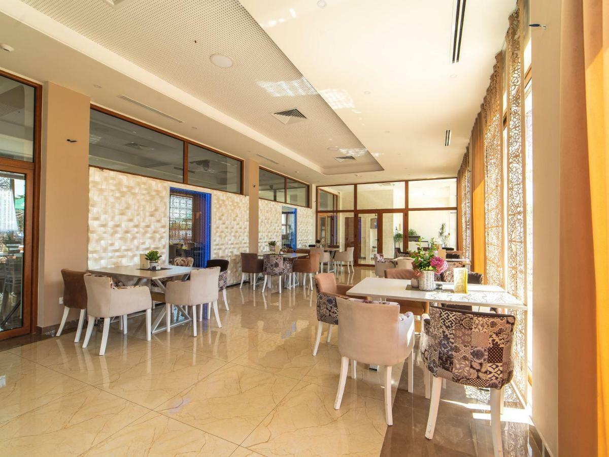 Hotel Royal Garden Nikšić Exteriör bild