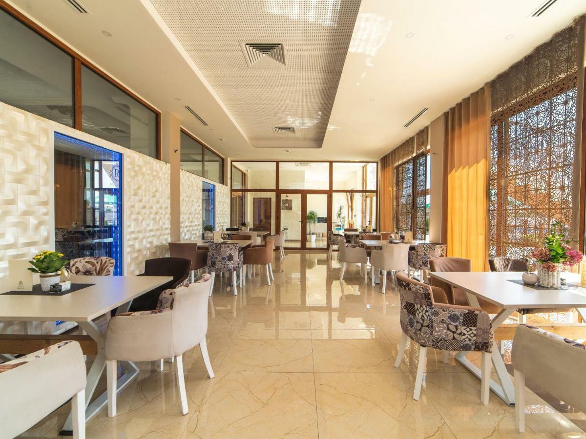 Hotel Royal Garden Nikšić Exteriör bild