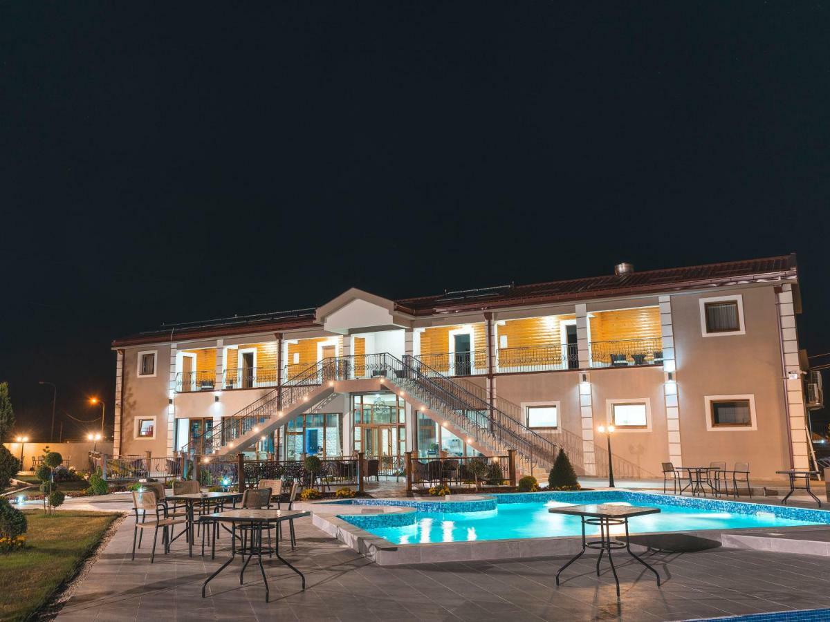 Hotel Royal Garden Nikšić Exteriör bild