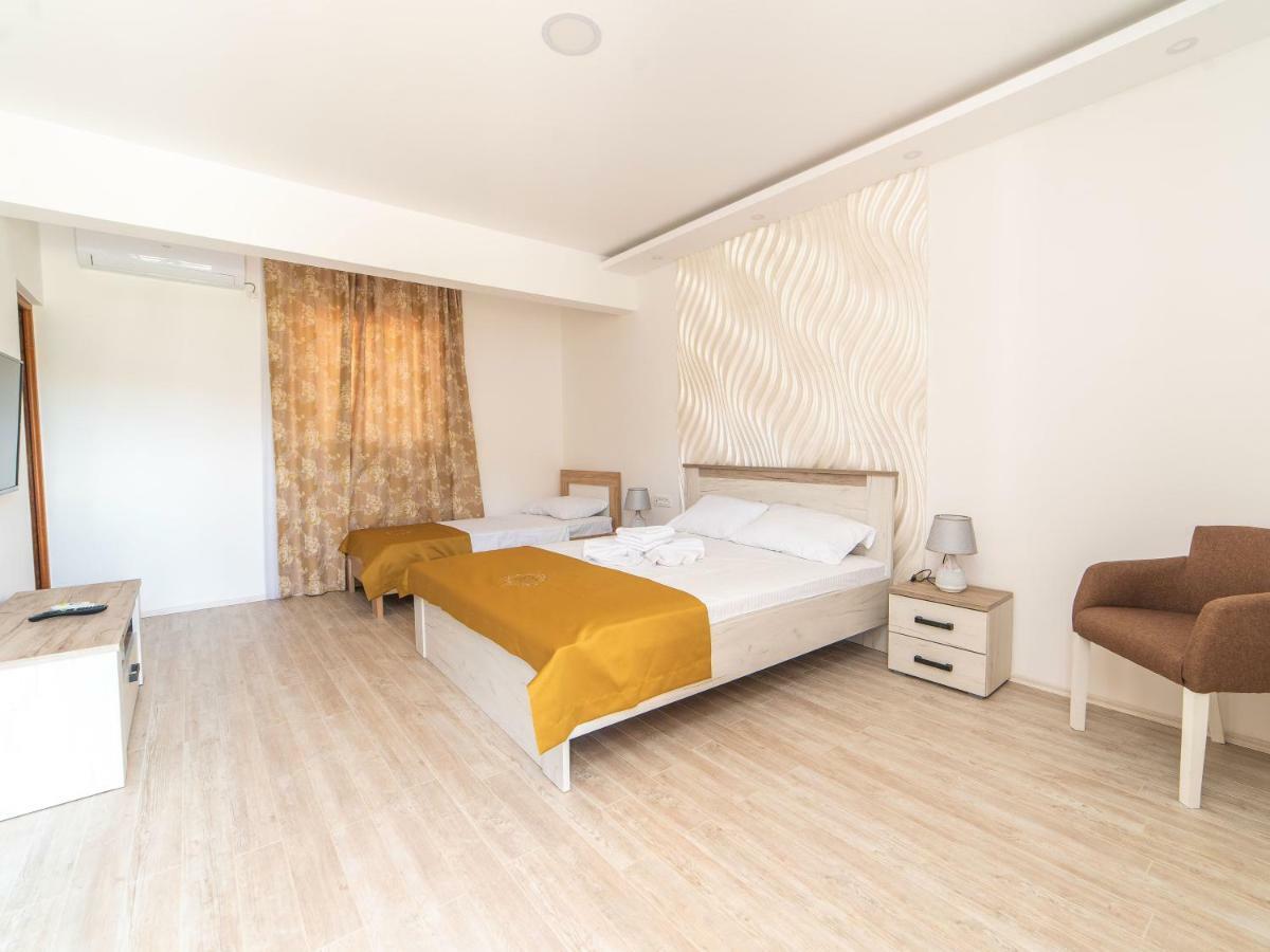 Hotel Royal Garden Nikšić Exteriör bild